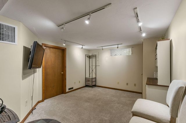 195 Knotty Pine Lane, Centerville, MA 02632