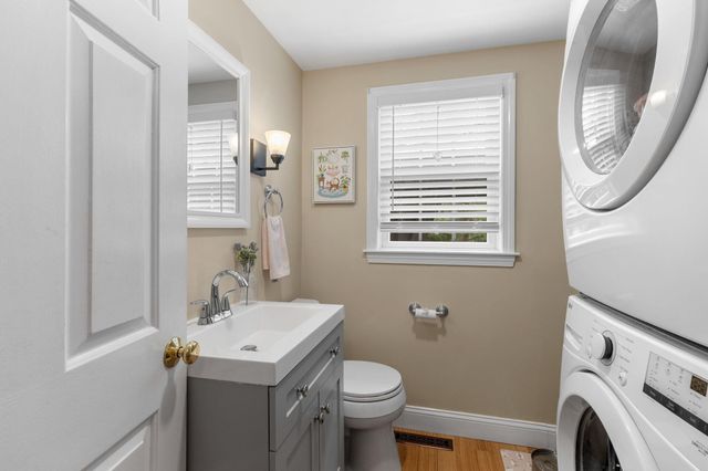 195 Knotty Pine Lane, Centerville, MA 02632