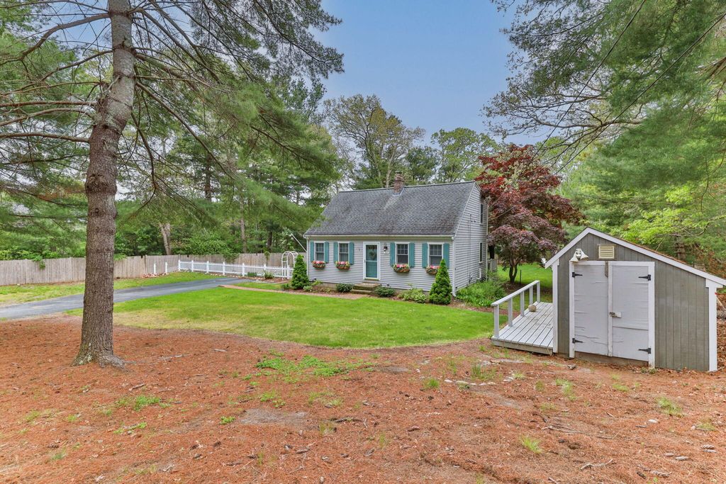 195 Knotty Pine Lane, Centerville, MA 02632