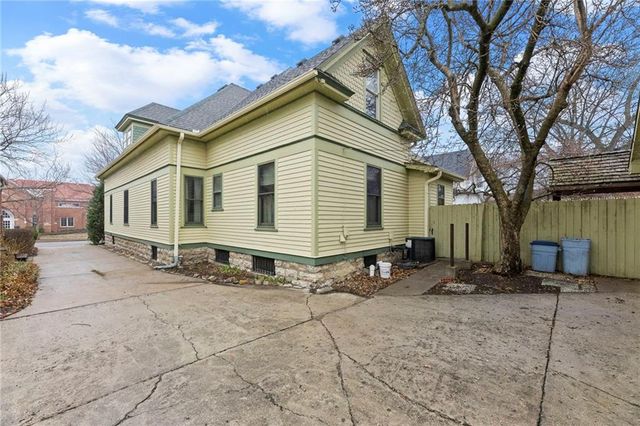 107 E Peoria Street, Paola, KS 66071