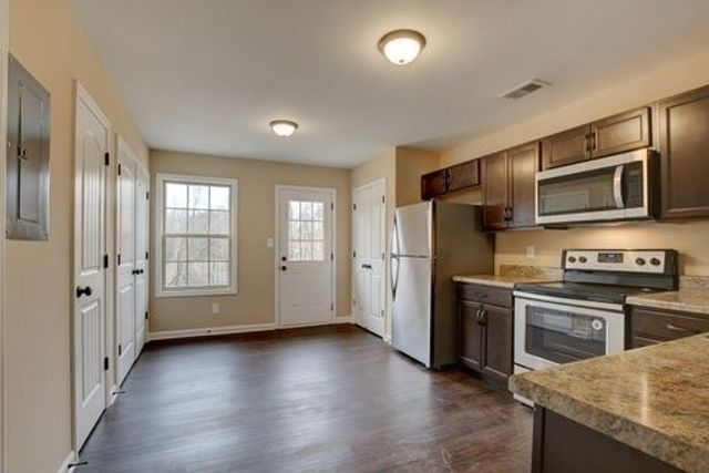 242 Fairview Ln Apt C, Clarksville, TN 37040