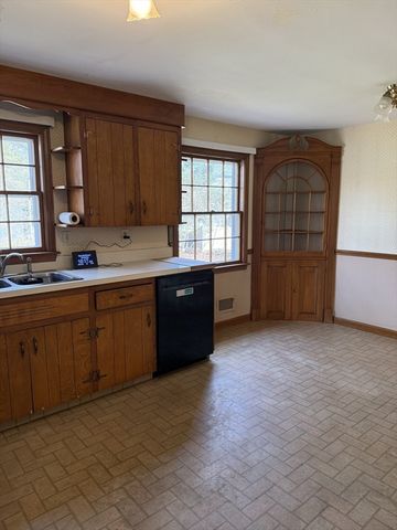 89 Oakcrest Drive, North Attleboro, MA 02760