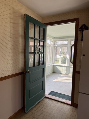 89 Oakcrest Drive, North Attleboro, MA 02760