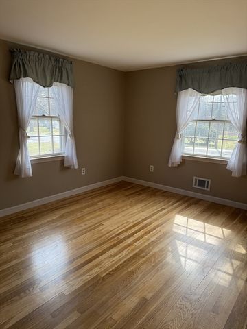 89 Oakcrest Drive, North Attleboro, MA 02760