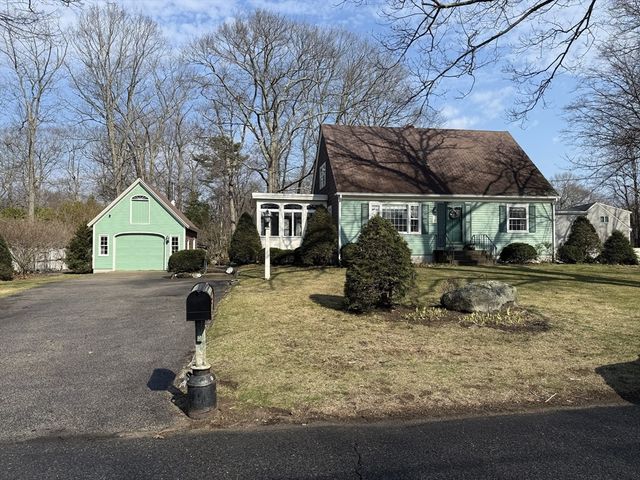 89 Oakcrest Drive, North Attleboro, MA 02760