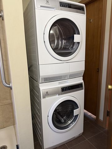 89 Oakcrest Drive, North Attleboro, MA 02760