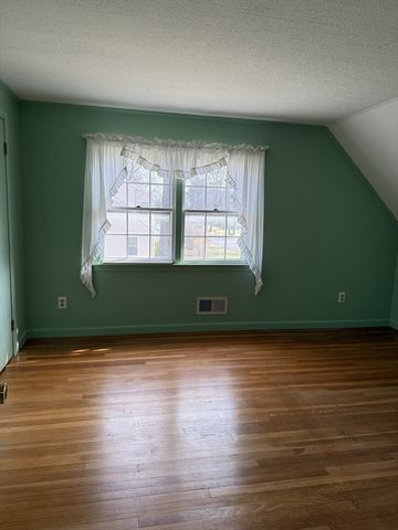 89 Oakcrest Drive, North Attleboro, MA 02760