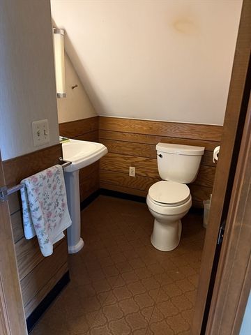 89 Oakcrest Drive, North Attleboro, MA 02760