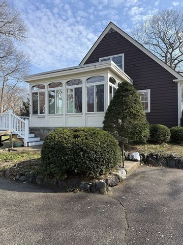 89 Oakcrest Drive, North Attleboro, MA 02760