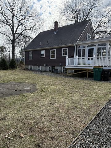 89 Oakcrest Drive, North Attleboro, MA 02760