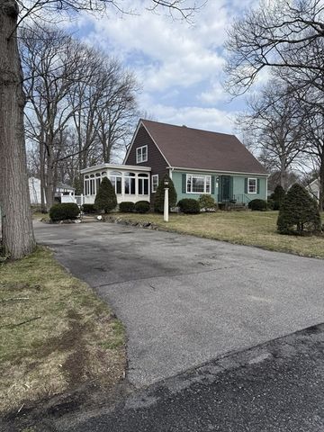 89 Oakcrest Drive, North Attleboro, MA 02760