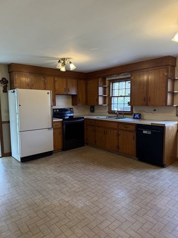 89 Oakcrest Drive, North Attleboro, MA 02760