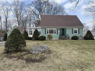 89 Oakcrest Drive, North Attleboro, MA 02760