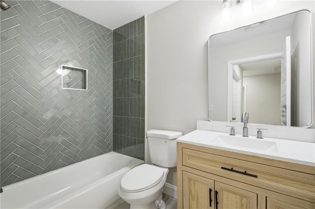 353 Roxbury Drive, Riverdale, GA 30274