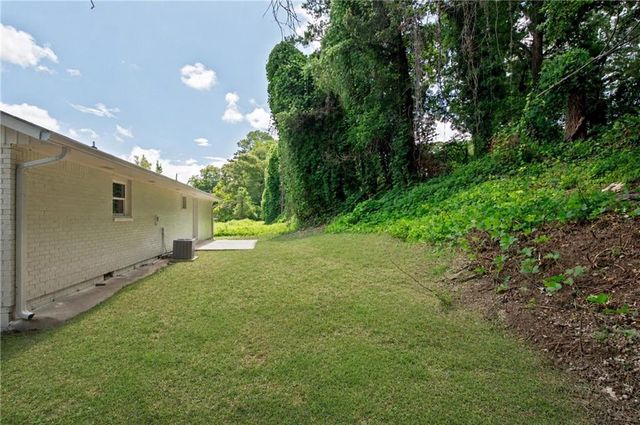 353 Roxbury Drive, Riverdale, GA 30274