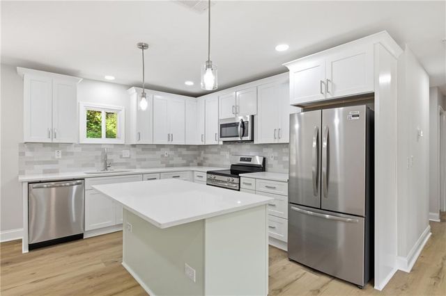 353 Roxbury Drive, Riverdale, GA 30274