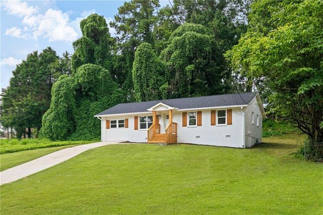 353 Roxbury Drive, Riverdale, GA 30274