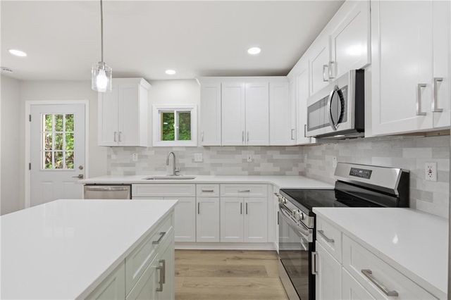 353 Roxbury Drive, Riverdale, GA 30274