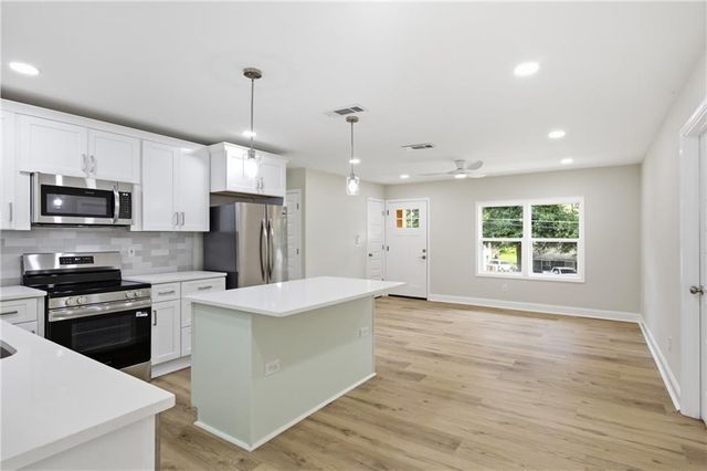 353 Roxbury Drive, Riverdale, GA 30274