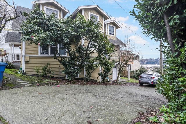 2071 Gilman Drive W, Seattle, WA 98119