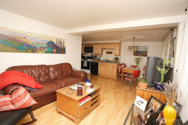 2071 Gilman Drive W, Seattle, WA 98119