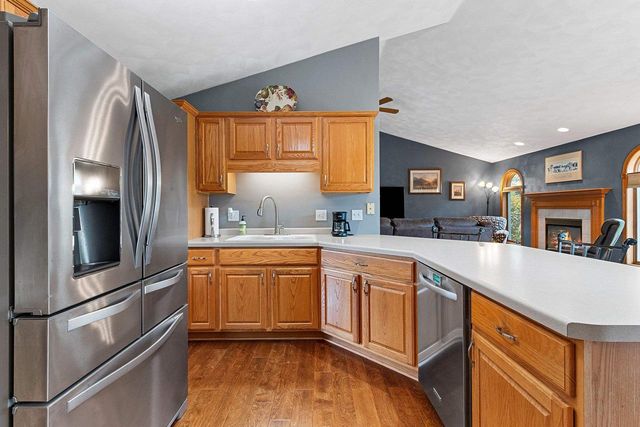1301 KAMPO DRIVE, Neenah, WI 54956