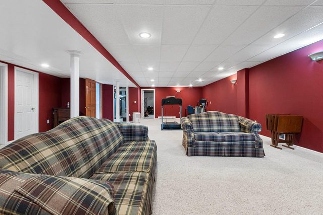 1301 KAMPO DRIVE, Neenah, WI 54956