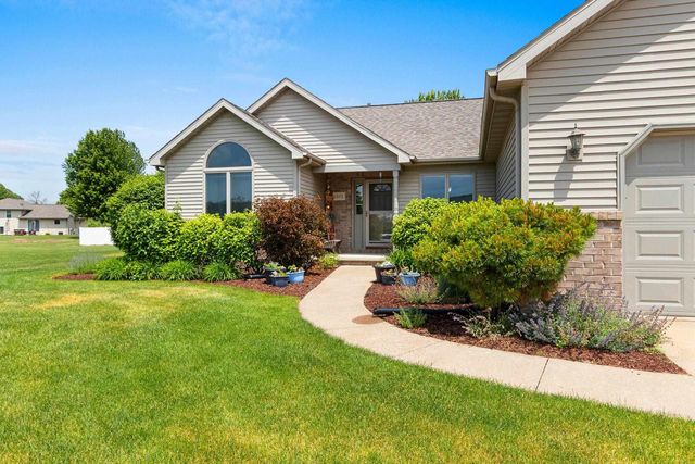 1301 KAMPO DRIVE, Neenah, WI 54956