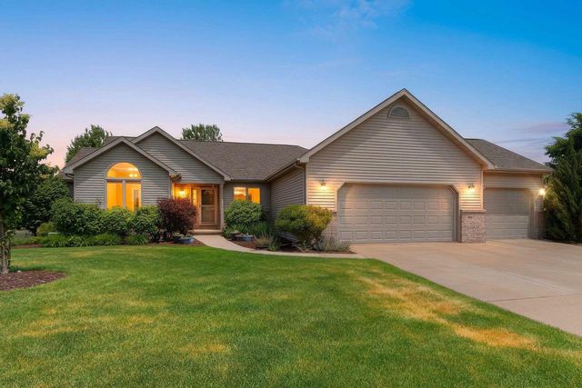 1301 KAMPO DRIVE, Neenah, WI 54956