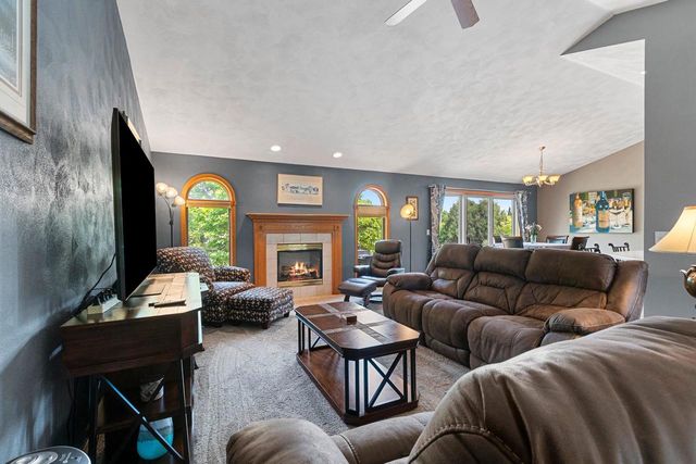 1301 KAMPO DRIVE, Neenah, WI 54956