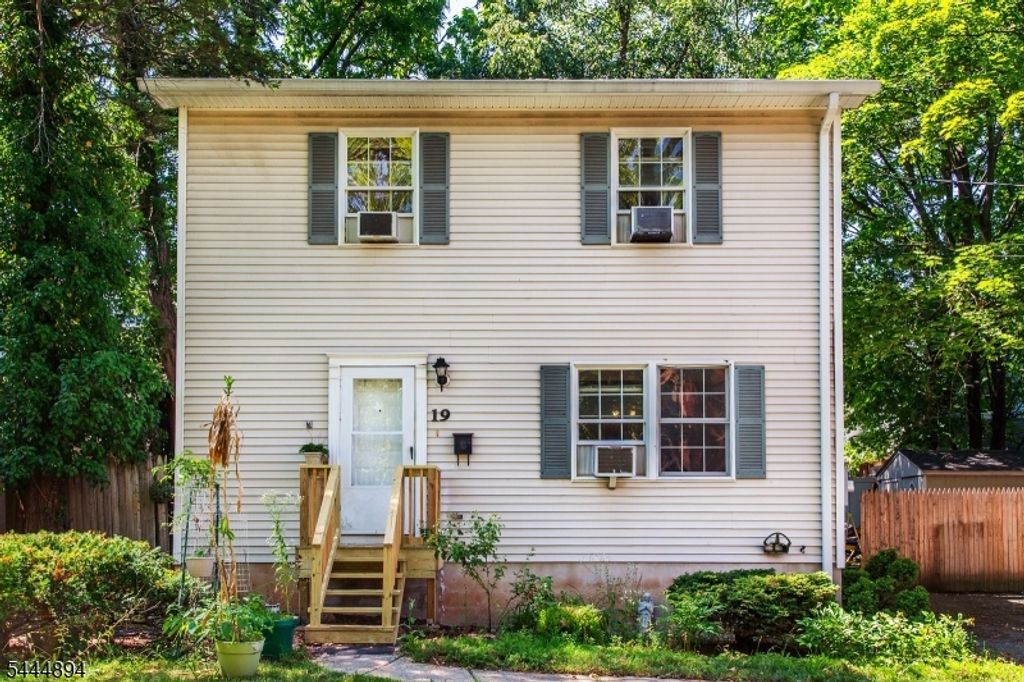 19 Franklin Pl, Hackensack City, NJ 07601