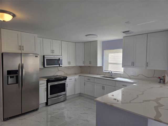 7925 SW 9th St 7925, North Lauderdale, FL 33068