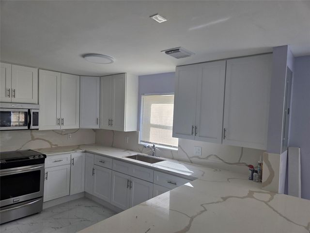 7925 SW 9th St 7925, North Lauderdale, FL 33068