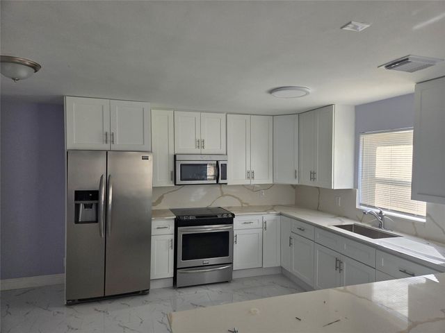 7925 SW 9th St 7925, North Lauderdale, FL 33068