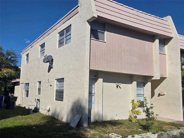 7925 SW 9th St 7925, North Lauderdale, FL 33068