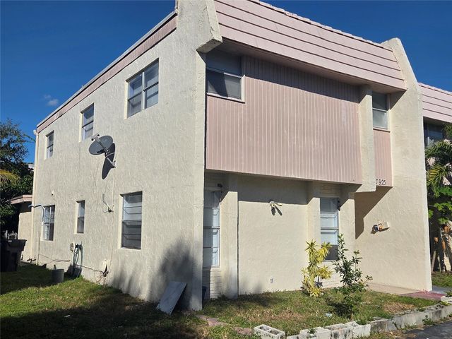 7925 SW 9th St 7925, North Lauderdale, FL 33068