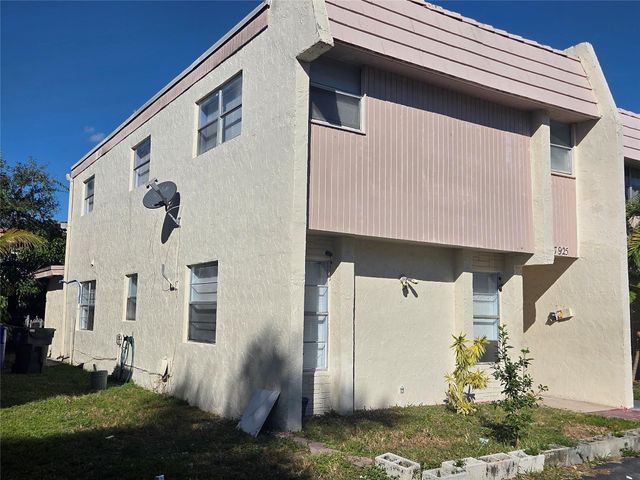 7925 SW 9th St 7925, North Lauderdale, FL 33068