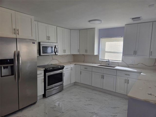 7925 SW 9th St 7925, North Lauderdale, FL 33068