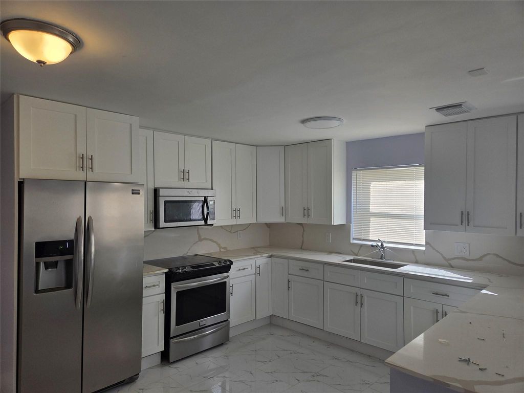 7925 SW 9th St 7925, North Lauderdale, FL 33068