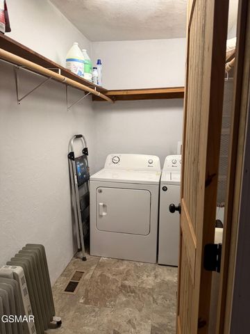 4351 Manis Hollow Road, Gatlinburg, TN 37738