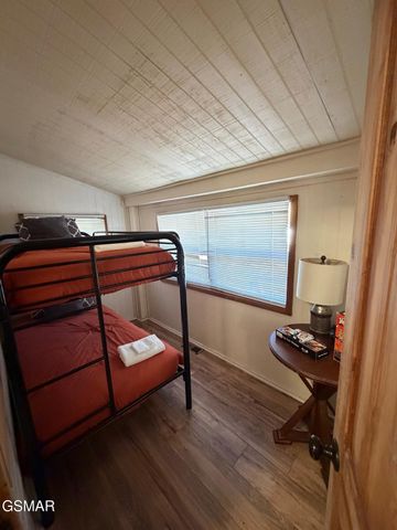 4351 Manis Hollow Road, Gatlinburg, TN 37738