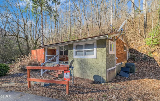 4351 Manis Hollow Road, Gatlinburg, TN 37738