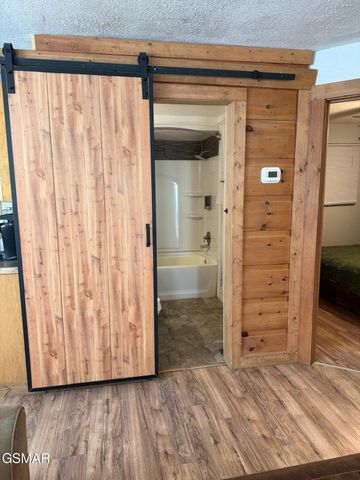 4351 Manis Hollow Road, Gatlinburg, TN 37738