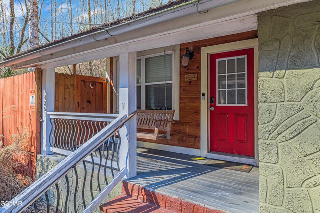 4351 Manis Hollow Road, Gatlinburg, TN 37738