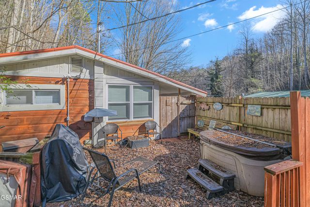 4351 Manis Hollow Road, Gatlinburg, TN 37738
