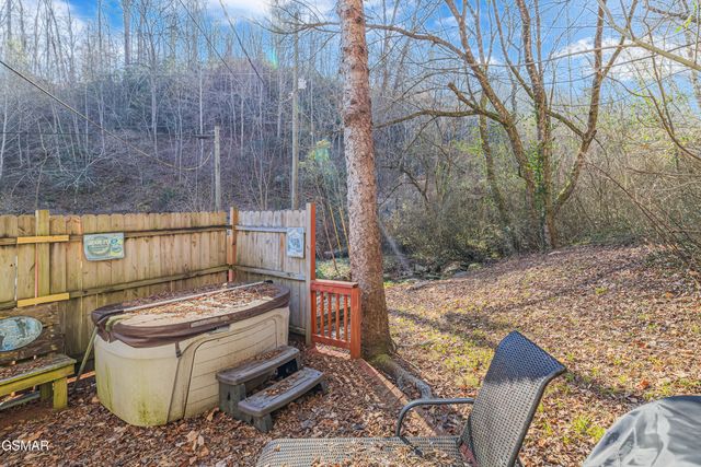 4351 Manis Hollow Road, Gatlinburg, TN 37738