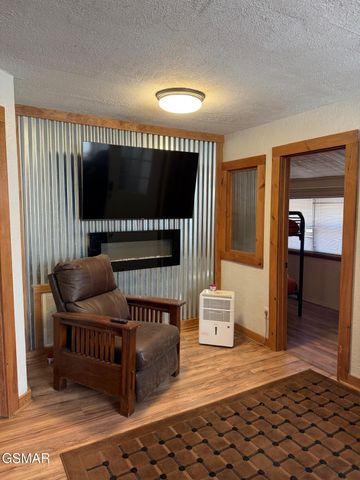 4351 Manis Hollow Road, Gatlinburg, TN 37738