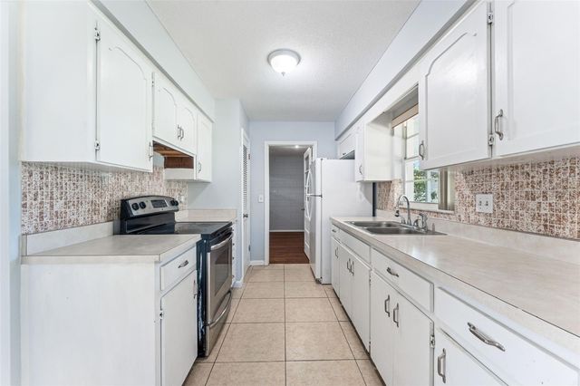 1754 FOXBORO DRIVE, Orlando, FL 32812