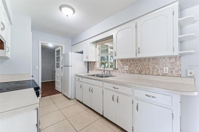 1754 FOXBORO DRIVE, Orlando, FL 32812