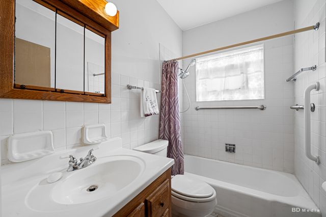 10228 S Kenneth Avenue, Oak Lawn, IL 60453